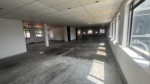 Office to let in Hyde Park (7)